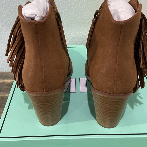 Mia Girl fringe boots in cognac.  Super cute!!  Brand new, never worn in box. - Picture 5 of 7